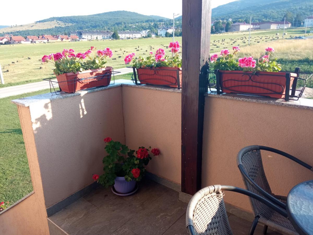 Apartamento Apartman Vidovic Korenica Exterior foto
